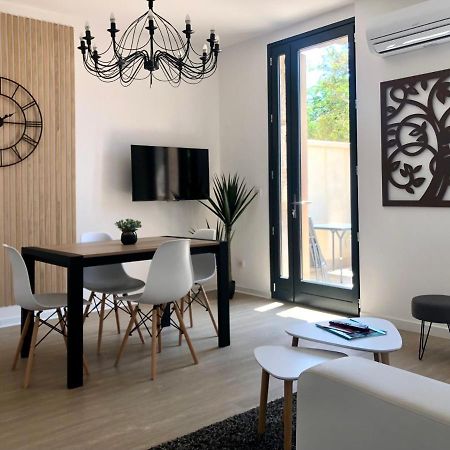 Cote Jardin Est Un Spacieux Et Lumineux T3, Entierement Renove, A 2 Pas De L'Herault Et A 10Min Du Bord De Mer Proche Du Centre Historique Et Du Fabuleux Chateau Laurens, Vous Apprecierez Le Calme De Sa Belle Terrasse Et La Vue Superbe Sur Le Jardin 阿格德 外观 照片