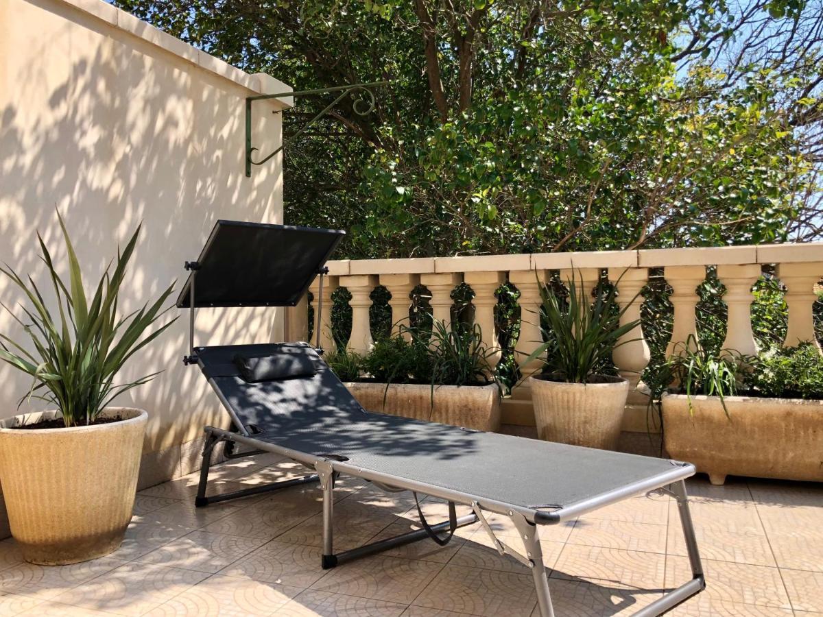Cote Jardin Est Un Spacieux Et Lumineux T3, Entierement Renove, A 2 Pas De L'Herault Et A 10Min Du Bord De Mer Proche Du Centre Historique Et Du Fabuleux Chateau Laurens, Vous Apprecierez Le Calme De Sa Belle Terrasse Et La Vue Superbe Sur Le Jardin 阿格德 外观 照片