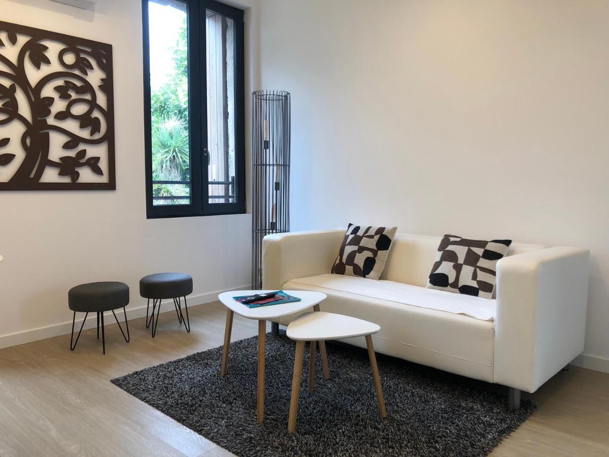 Cote Jardin Est Un Spacieux Et Lumineux T3, Entierement Renove, A 2 Pas De L'Herault Et A 10Min Du Bord De Mer Proche Du Centre Historique Et Du Fabuleux Chateau Laurens, Vous Apprecierez Le Calme De Sa Belle Terrasse Et La Vue Superbe Sur Le Jardin 阿格德 外观 照片