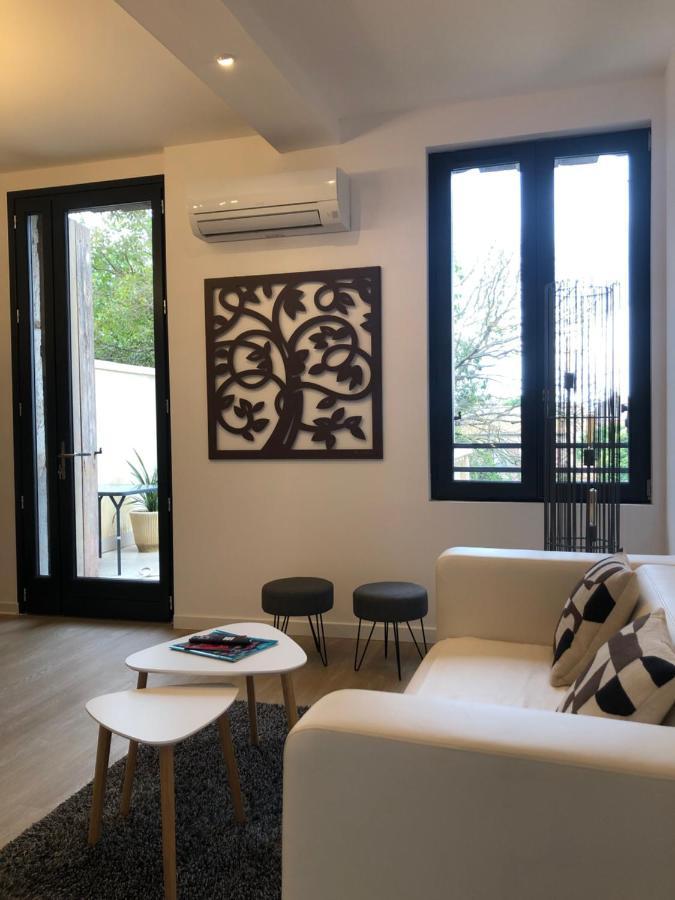 Cote Jardin Est Un Spacieux Et Lumineux T3, Entierement Renove, A 2 Pas De L'Herault Et A 10Min Du Bord De Mer Proche Du Centre Historique Et Du Fabuleux Chateau Laurens, Vous Apprecierez Le Calme De Sa Belle Terrasse Et La Vue Superbe Sur Le Jardin 阿格德 外观 照片